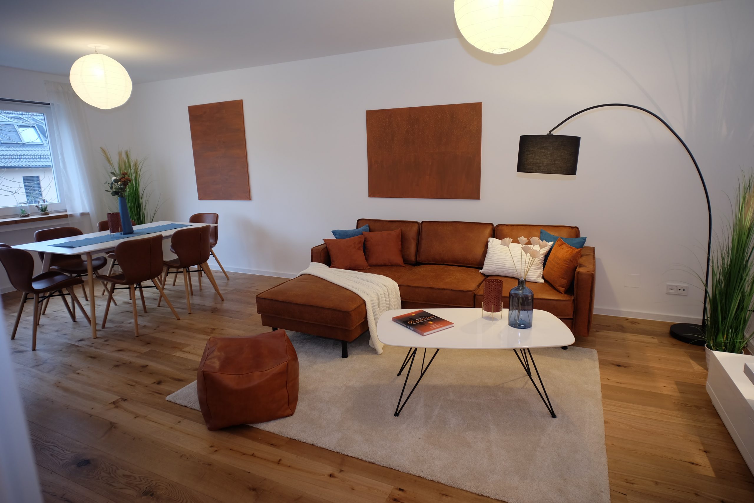 Wohnlich inszenierter Wohn- und Essbereich – FRANCHOIS Home Staging